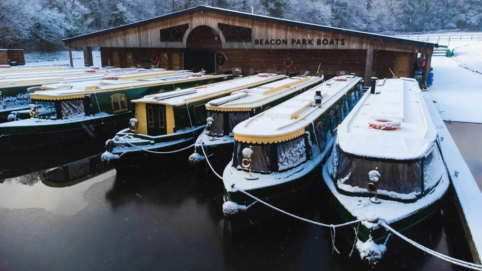 Winter houseboats